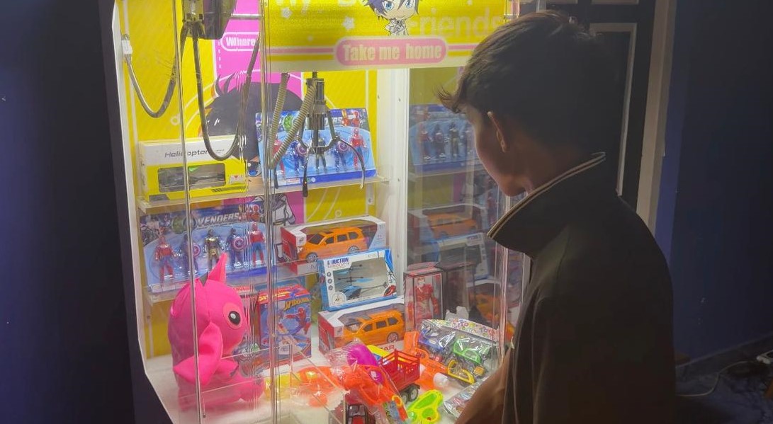 Claw machines at Bedazzle Waves game zone
